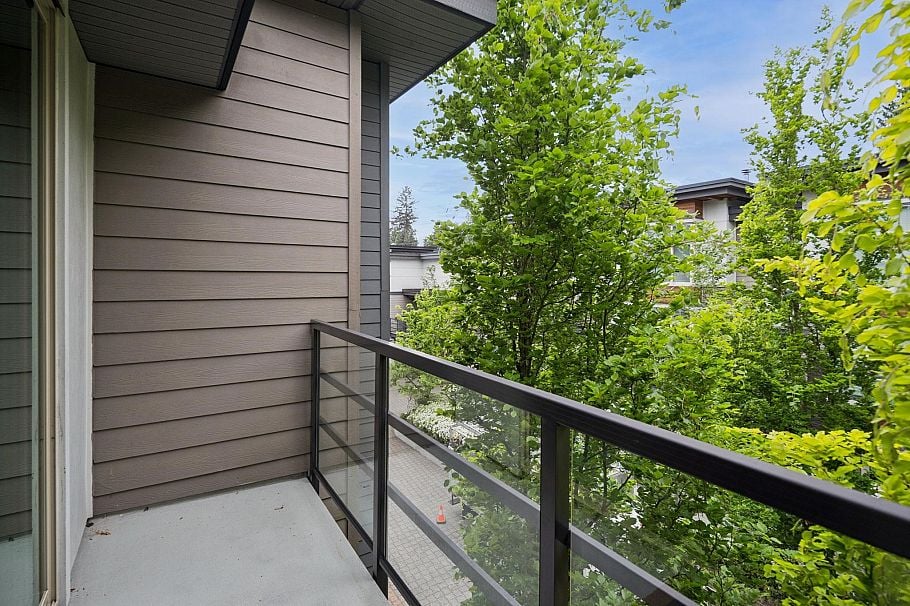 2 3025 Baird Road North Vancouver, BC - 28