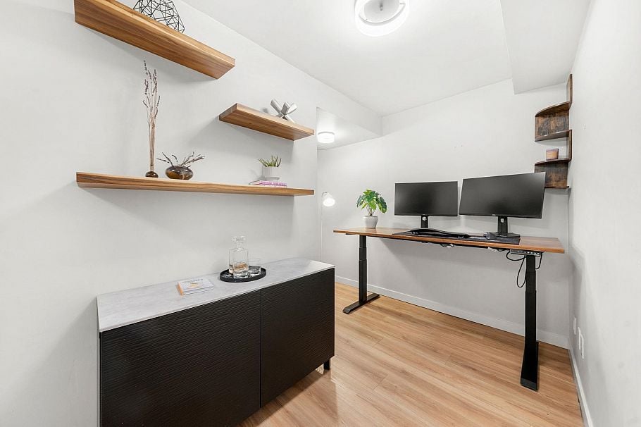 18 220 E 11th Street North Vancouver, BC - 28