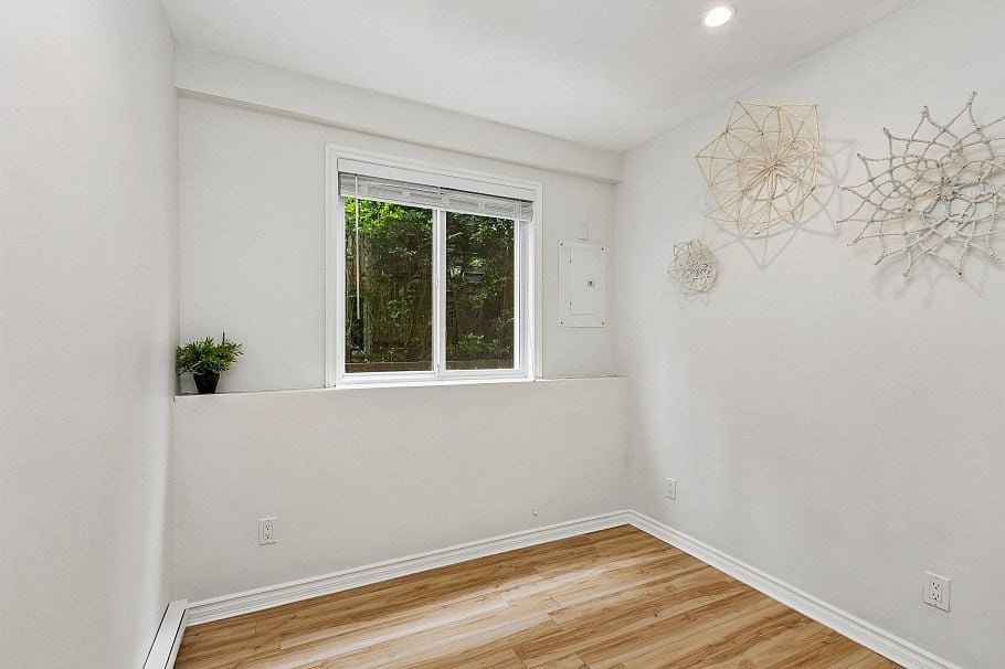 1501 Ostler Court North Vancouver, BC - 32