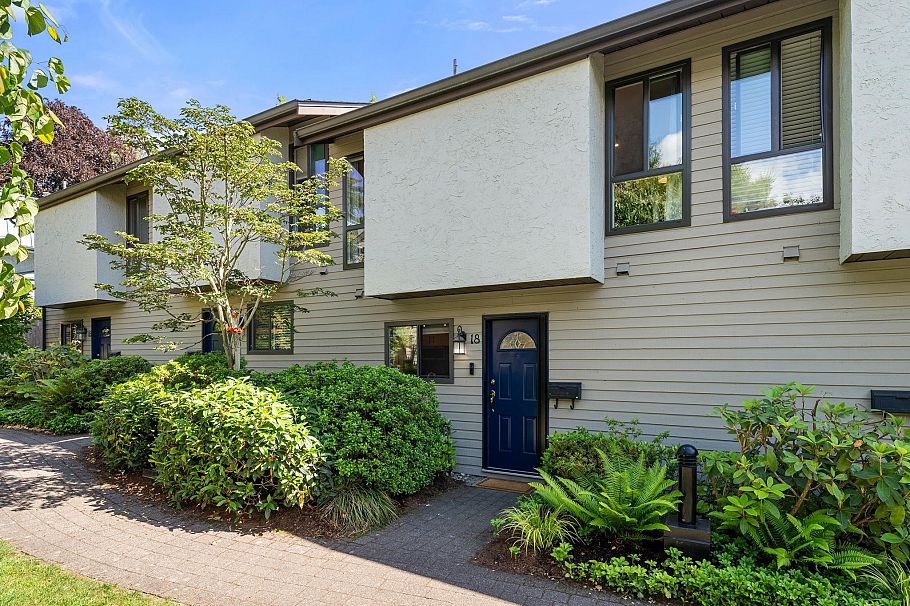 18 220 E 11th Street North Vancouver, BC - 32