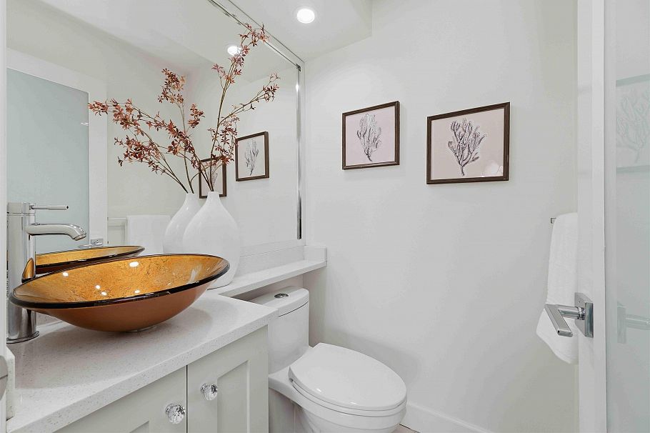 101 330 W 2nd Street North Vancouver, BC - 23