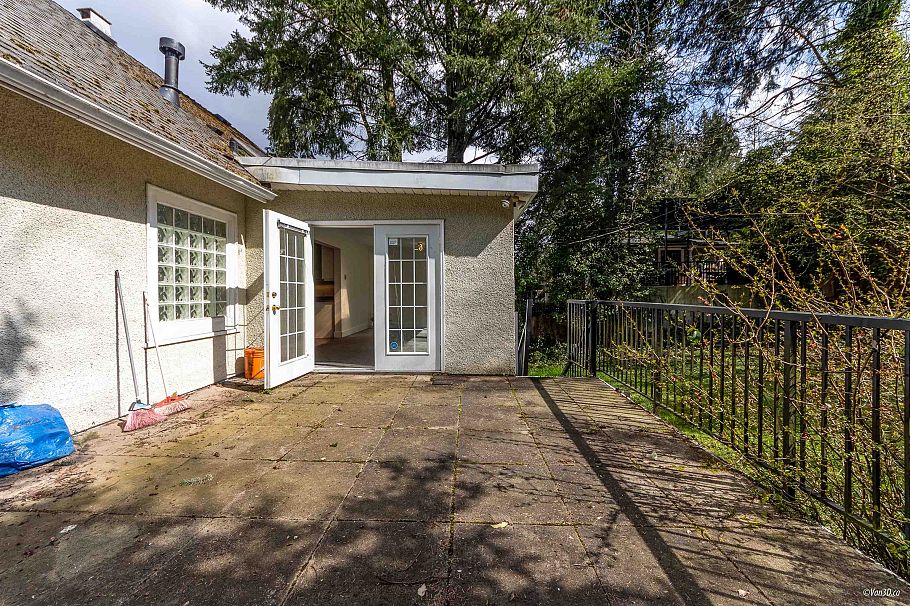 2146 W 33rd Avenue Vancouver, BC - 21