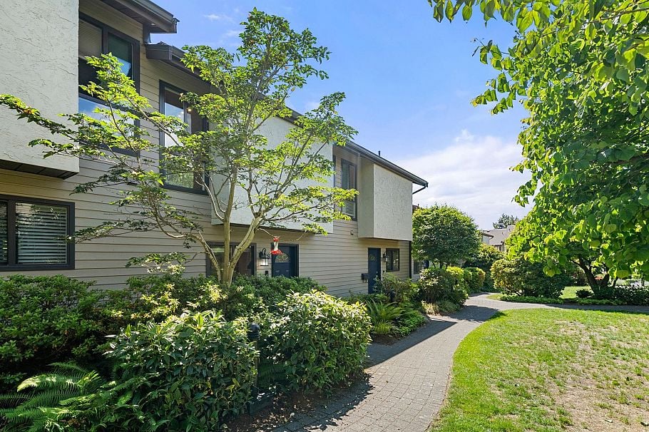 18 220 E 11th Street North Vancouver, BC - 33