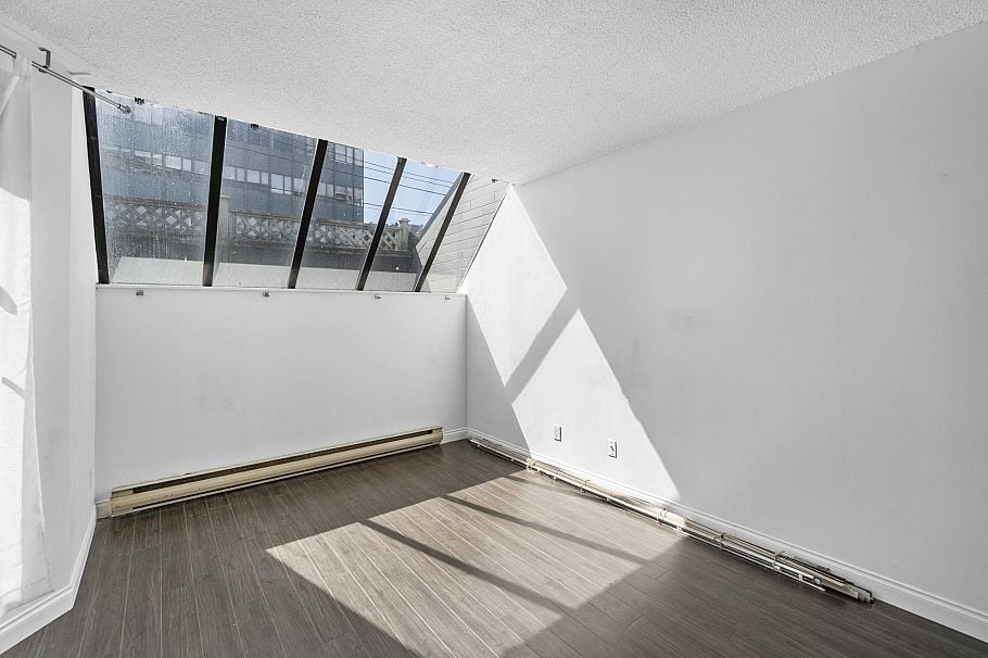 207 1270 Robson Street Vancouver, BC - 8