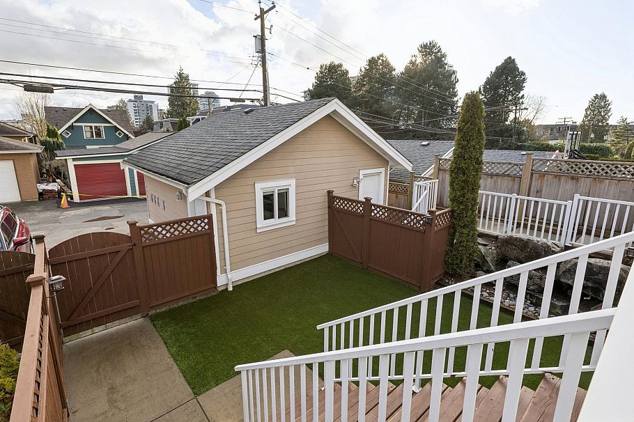 205 E 18th Street North Vancouver, BC - 32