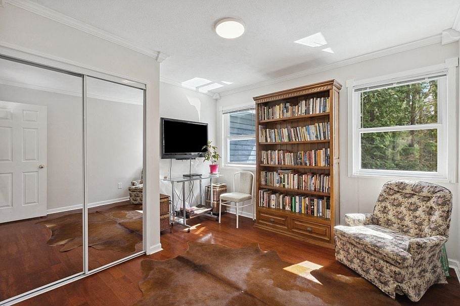 1501 Ostler Court North Vancouver, BC - 23