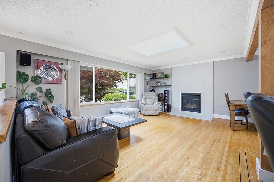 944 Tollcross Road North Vancouver, BC - 10