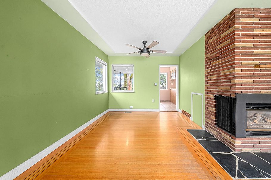 753 E 9th Street North Vancouver, BC - 9