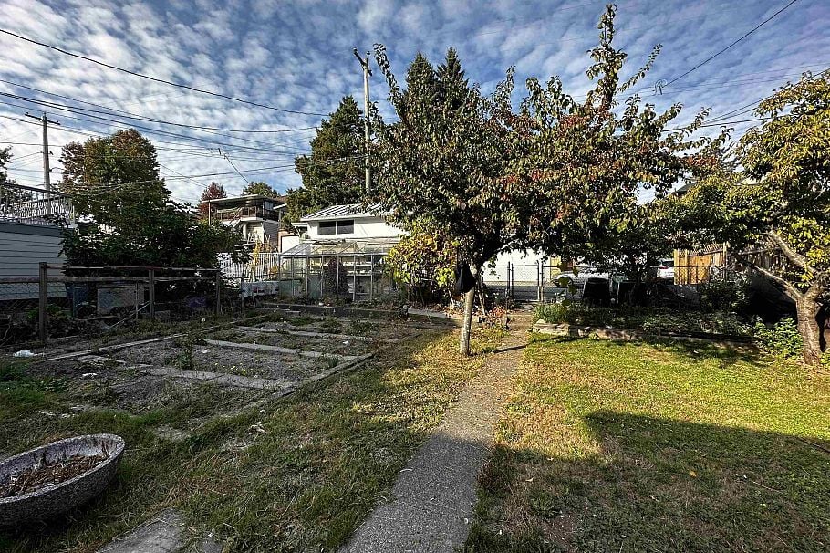 2621 E 8th Avenue Vancouver, BC - 7