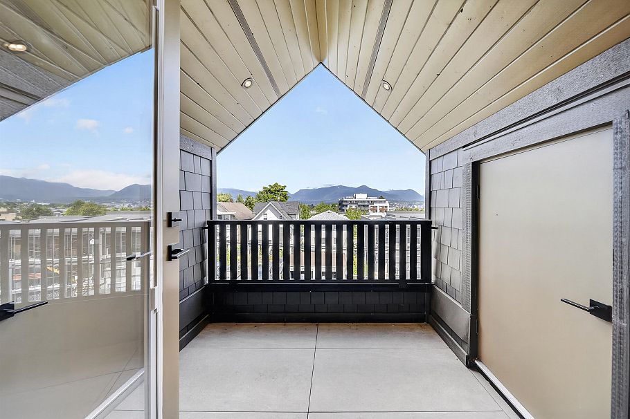 2 847 E 10th Avenue Vancouver, BC - 15