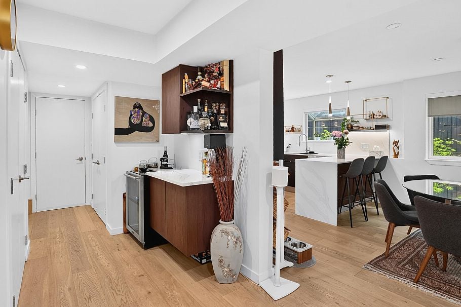 514 W 28th Street North Vancouver, BC - 9