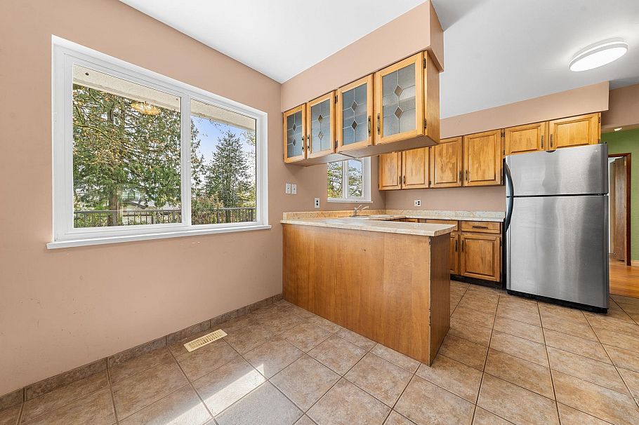 753 E 9th Street North Vancouver, BC - 12