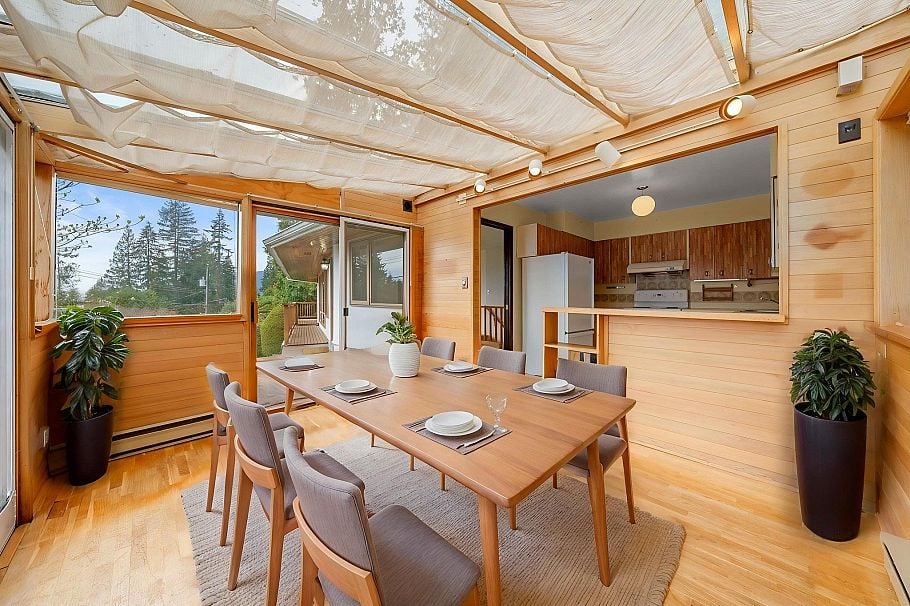 234 Rondoval Crescent North Vancouver, BC - 12