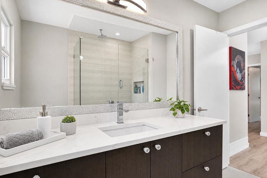 514 W 28th Street North Vancouver, BC - 15