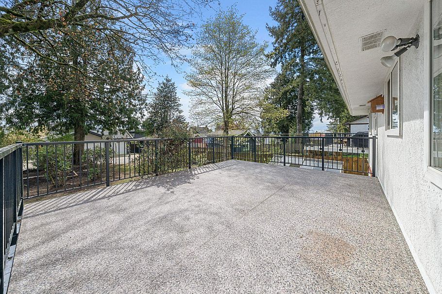 753 E 9th Street North Vancouver, BC - 17