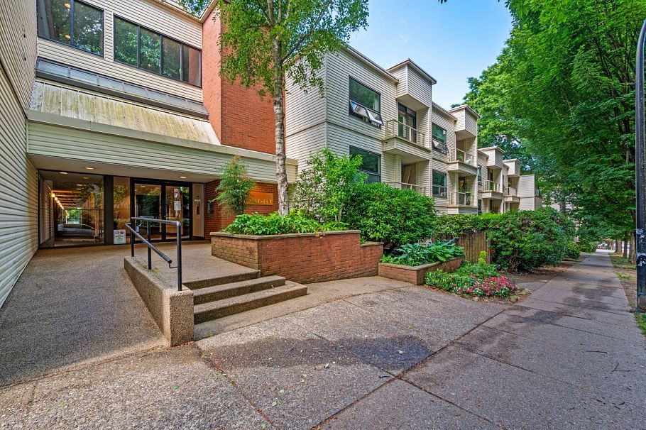 402 1350 Comox Street Vancouver, BC - 1