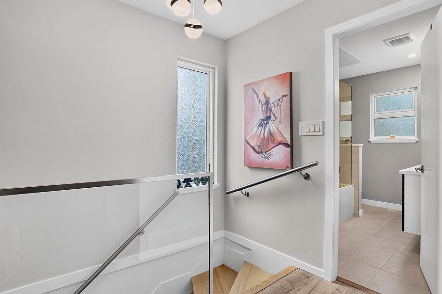 514 W 28th Street North Vancouver, BC - 11