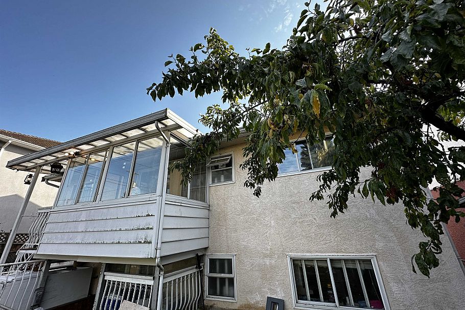2621 E 8th Avenue Vancouver, BC - 10