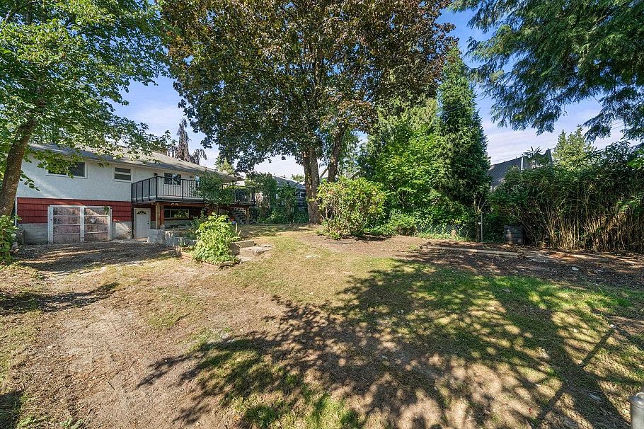 753 E 9th Street North Vancouver, BC - 19