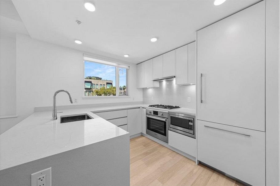 4110 Columbia Street Vancouver, BC - 9