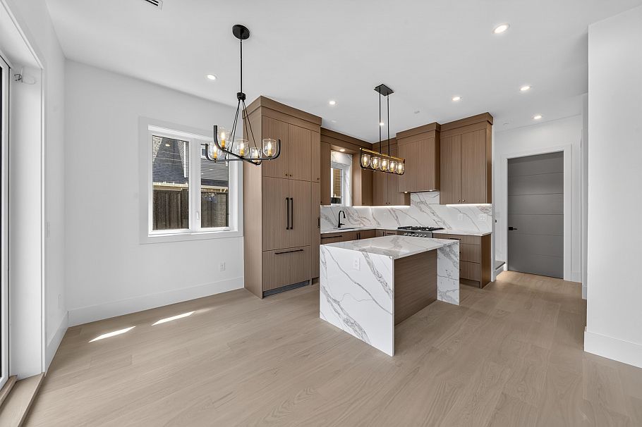 2 847 E 10th Avenue Vancouver, BC - 5