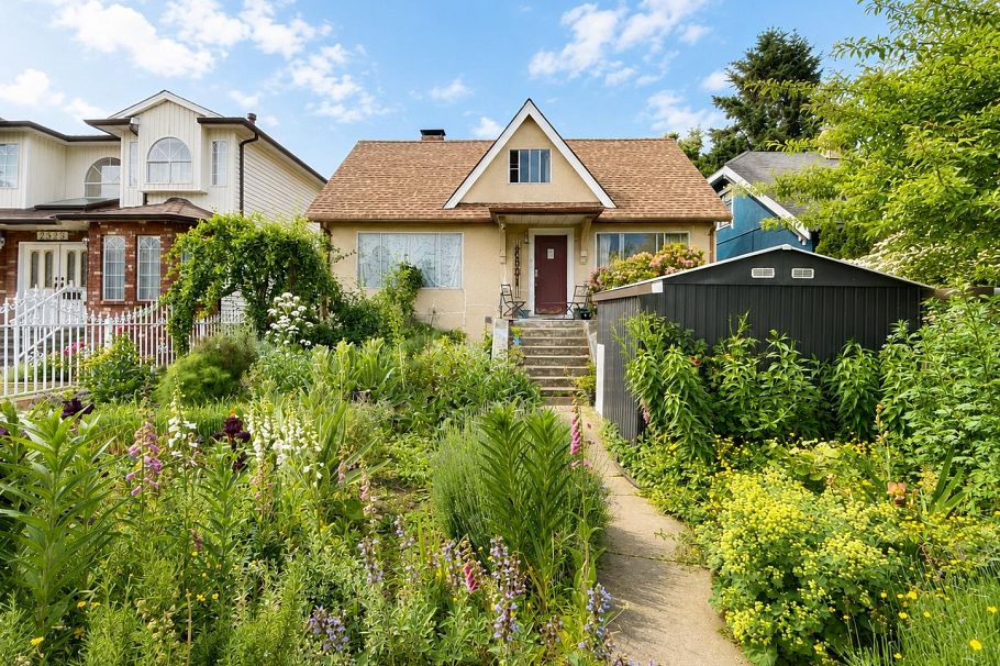 2531 Graveley Street Vancouver, BC - 16