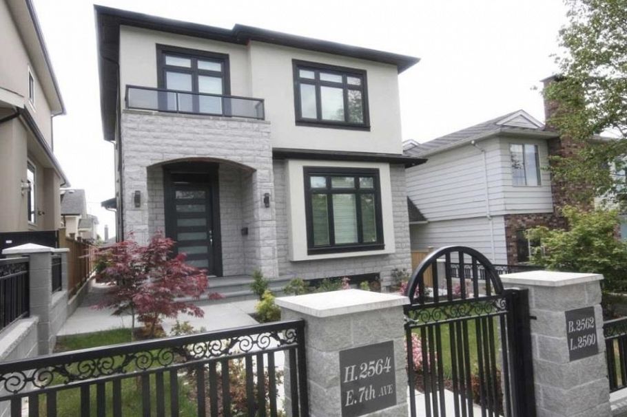 2564 E 7th Avenue Vancouver, BC - 1