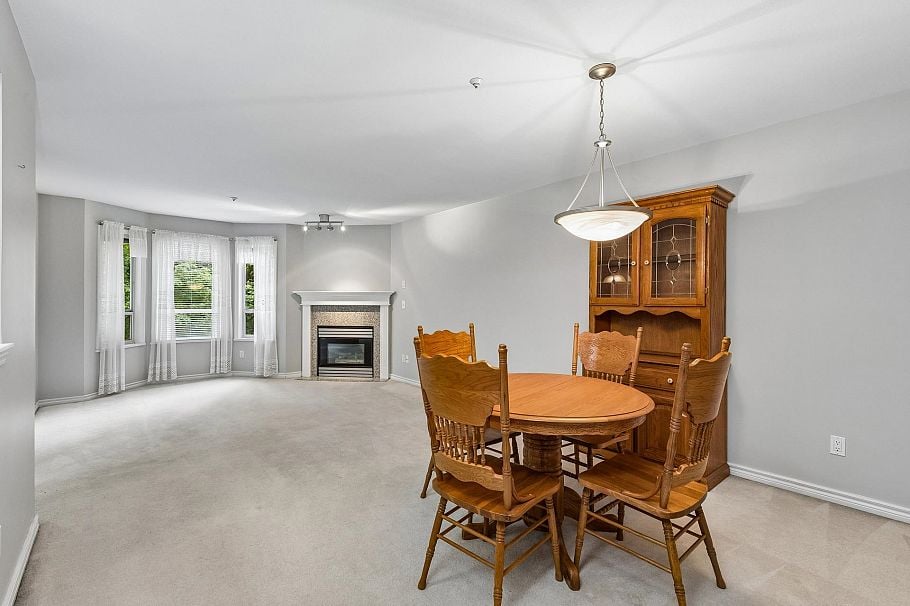 206 1150 Lynn Valley Road North Vancouver, BC - 2