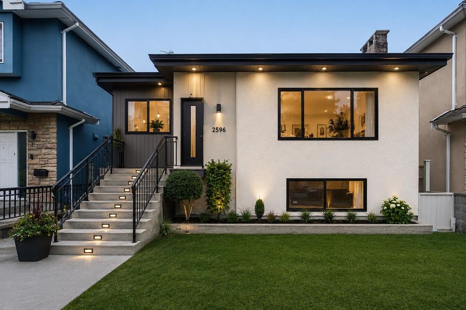 2546 Napier Street Vancouver, BC - 2