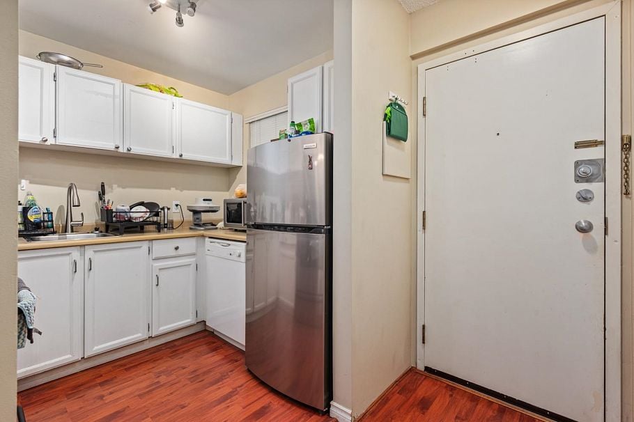402 1350 Comox Street Vancouver, BC - 12