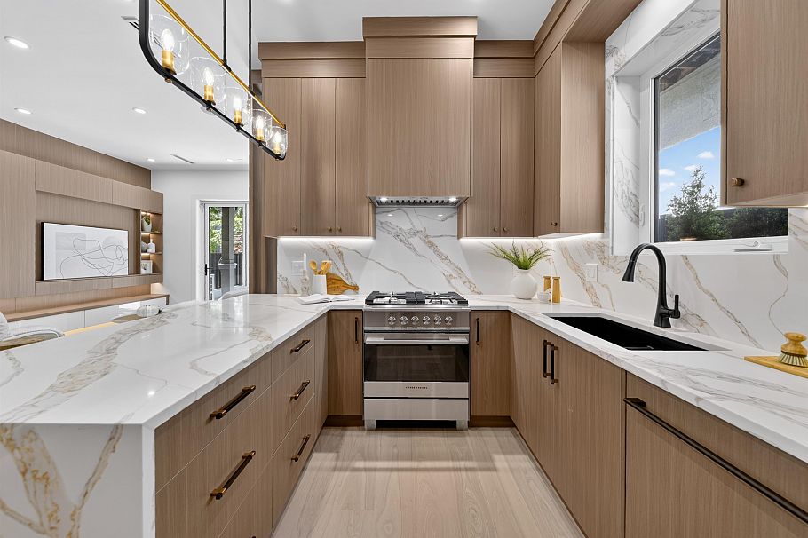 1 847 E 10th Avenue Vancouver, BC - 6