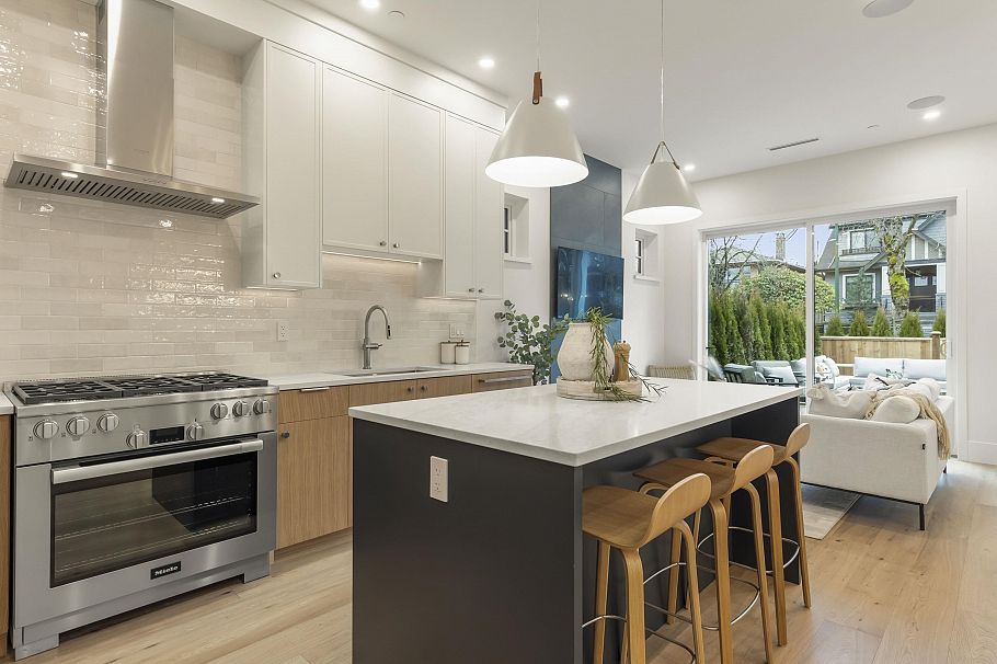 1 3919 W 18th Avenue Vancouver, BC - 4