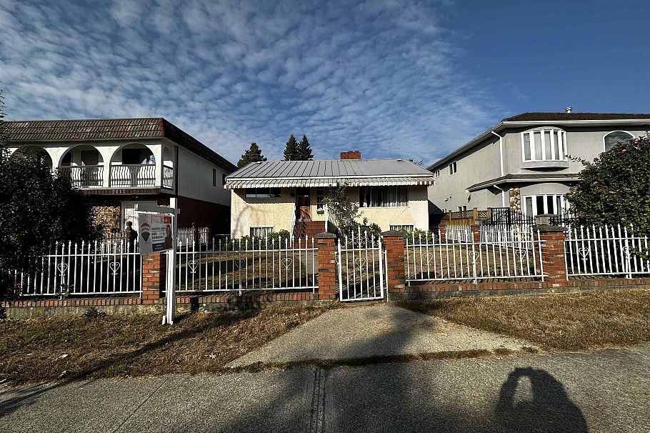 2621 E 8th Avenue Vancouver, BC - 2