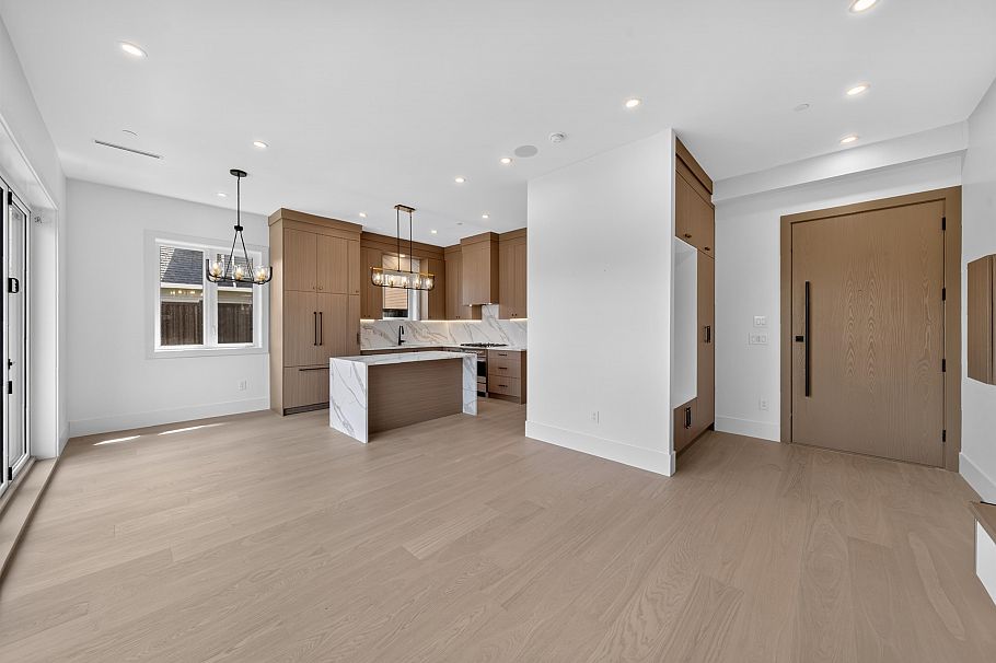 2 847 E 10th Avenue Vancouver, BC - 4