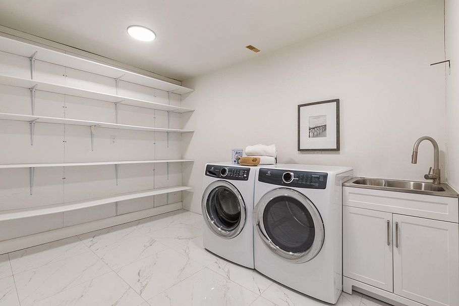 1535 Ostler Court North Vancouver, BC - 28