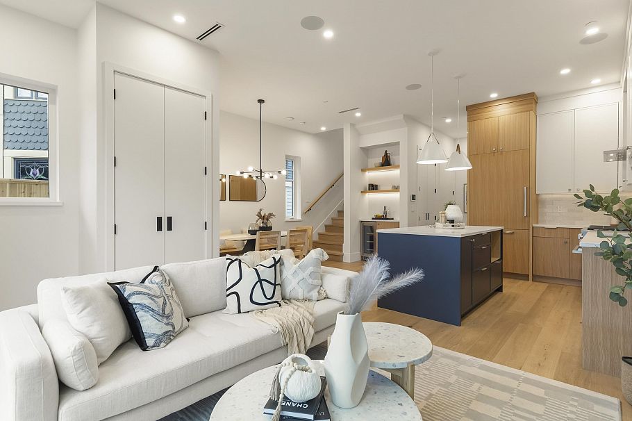 1 3919 W 18th Avenue Vancouver, BC - 1