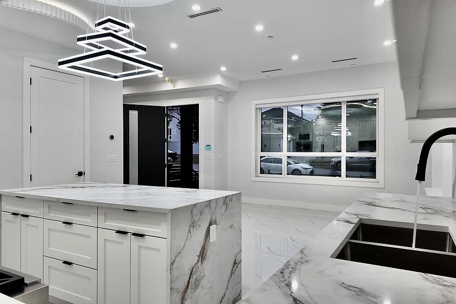 1330 E 64th Avenue Vancouver, BC - 4