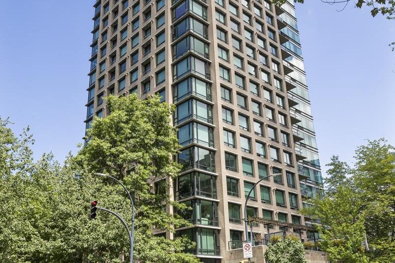 304 1003 Burnaby Street Vancouver, BC - 2