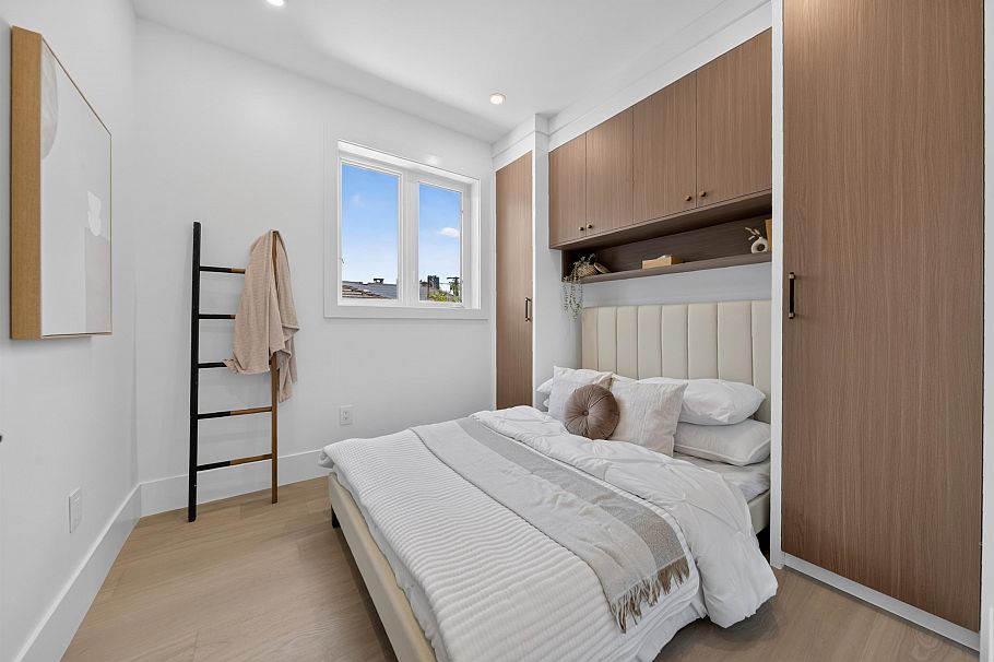 1 847 E 10th Avenue Vancouver, BC - 9