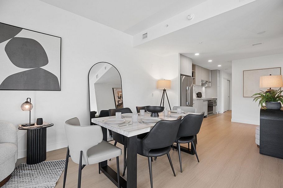 321 422 E 3rd Street North Vancouver, BC - 4