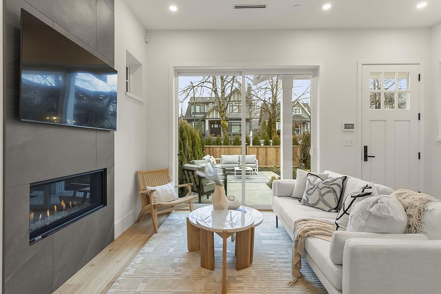 1 3919 W 18th Avenue Vancouver, BC - 2