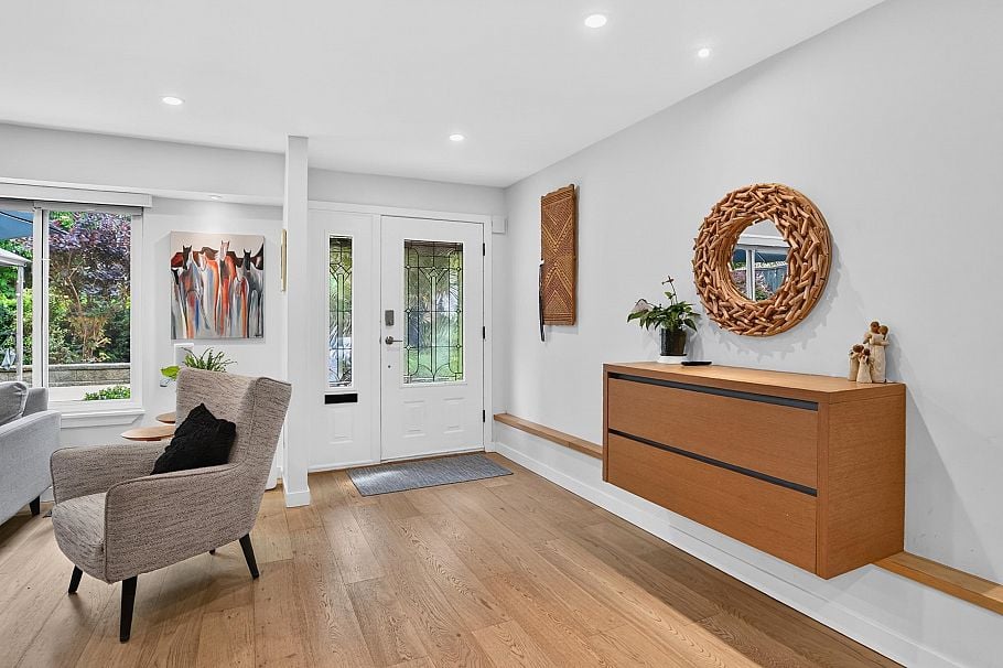 514 W 28th Street North Vancouver, BC - 2
