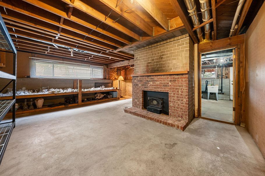 753 E 9th Street North Vancouver, BC - 29