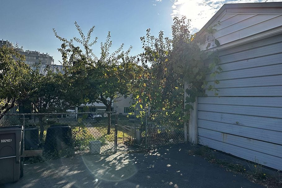 2621 E 8th Avenue Vancouver, BC - 4