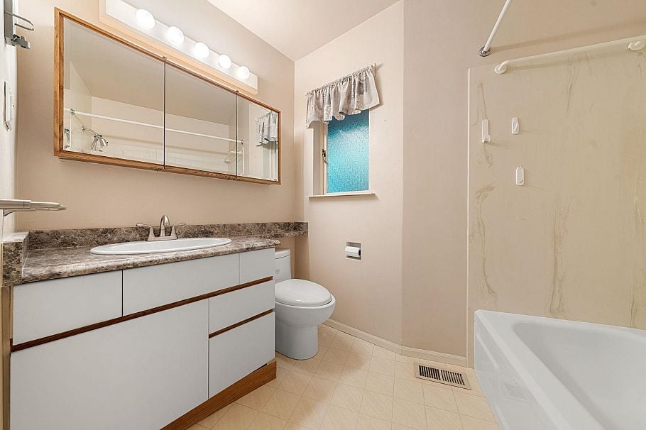234 Rondoval Crescent North Vancouver, BC - 23