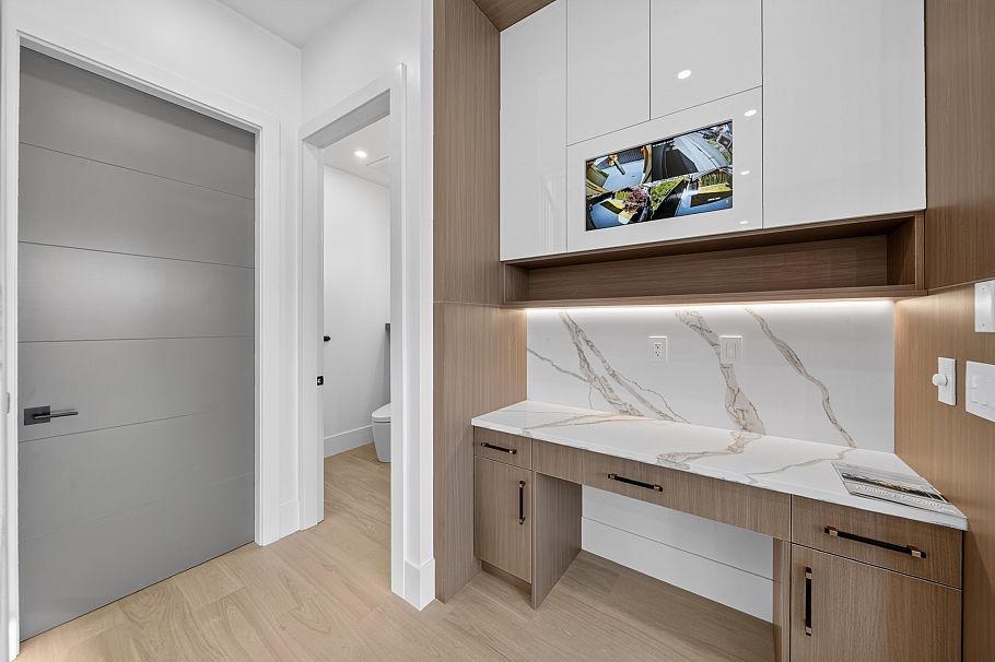 2 847 E 10th Avenue Vancouver, BC - 8