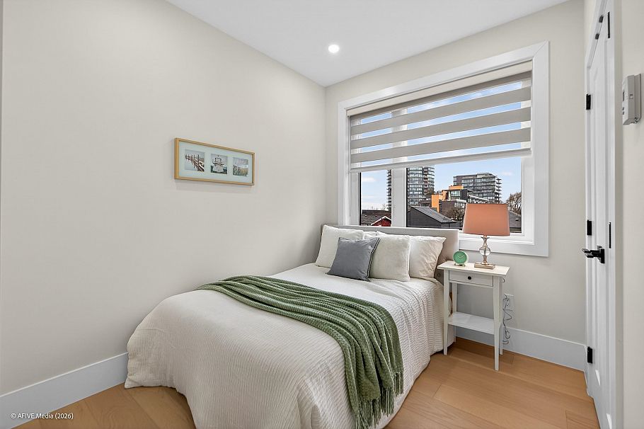 1554 W 66th Avenue Vancouver, BC - 17