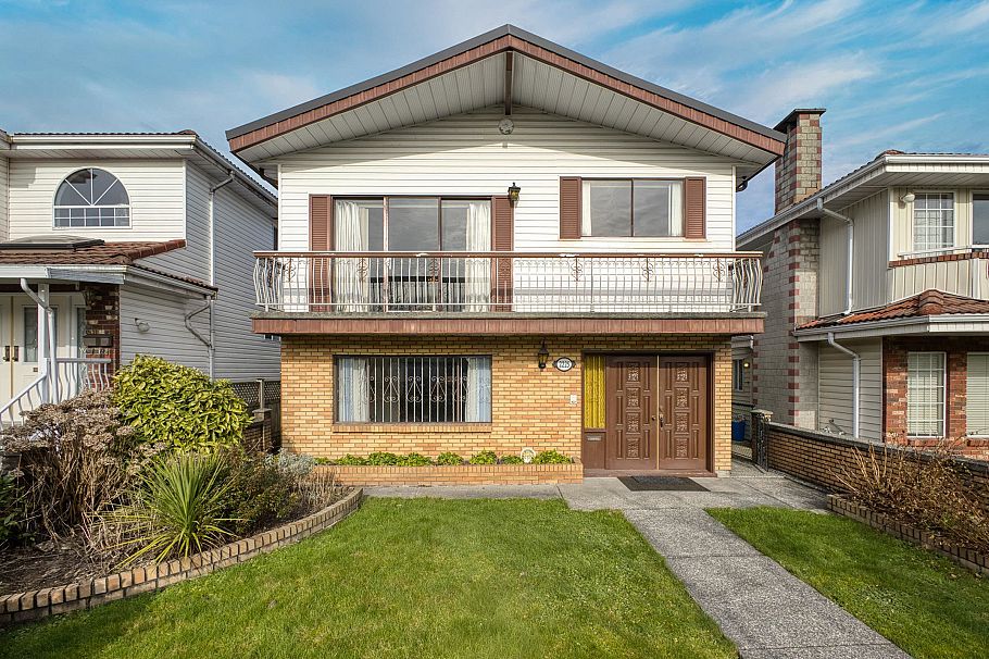 2225 E 35th Avenue Vancouver, BC - 1