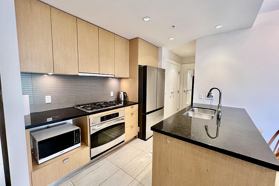 201 6080 Iona Drive Vancouver, BC - 6