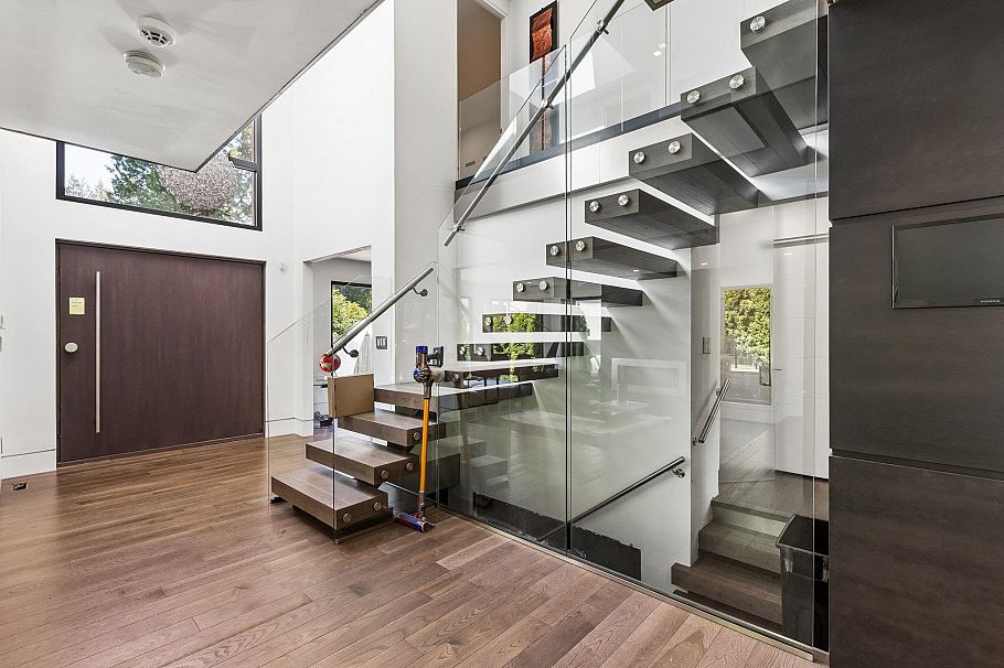 4577 Capilano Road North Vancouver, BC - 4
